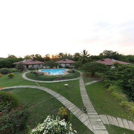 Hibiscus Garden Hotel Tissamaharama Esterno foto