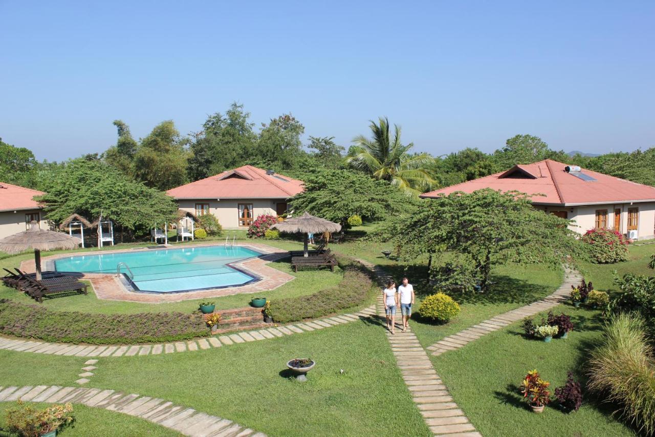 Hibiscus Garden Hotel Tissamaharama Esterno foto