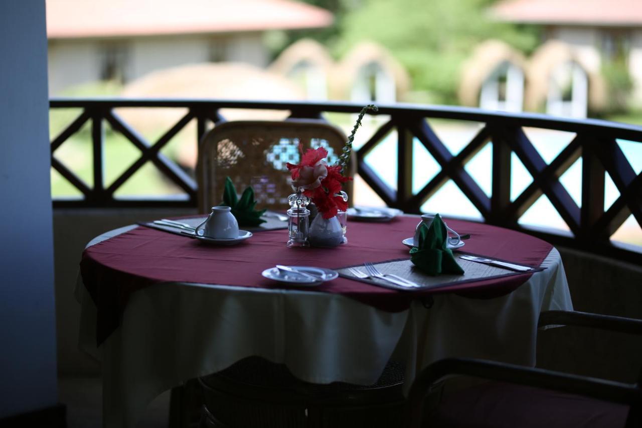 Hibiscus Garden Hotel Tissamaharama Esterno foto